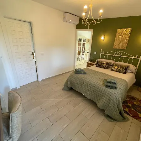 Amanaya Bed & Breakfast Lliber